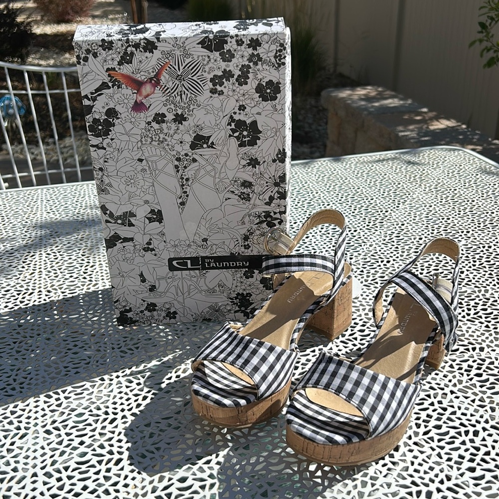CL by Laundry black & white checked sandals size 6.5